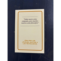 Bolsa bordada con 135 santos